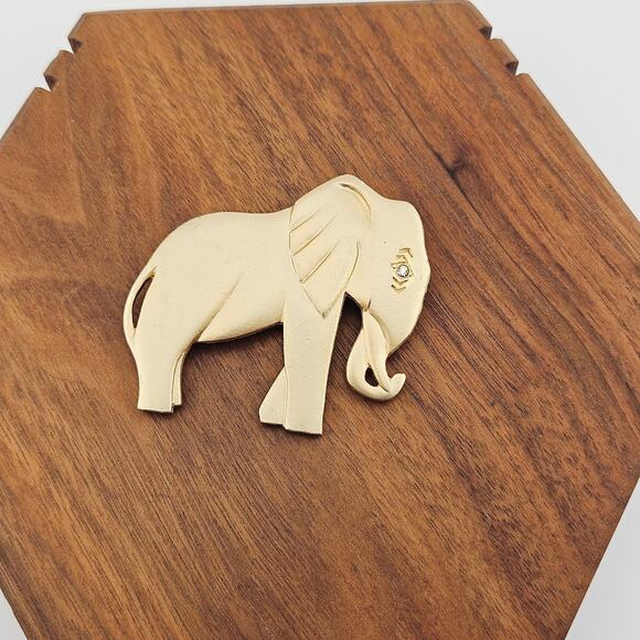 Gold Tone Elephant Brooch Pin Artsy Boho African Safari Animal Rhinestone Eye - Picture 2 of 4